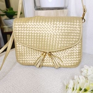 Worthington vintage ivory weave shoulder bag